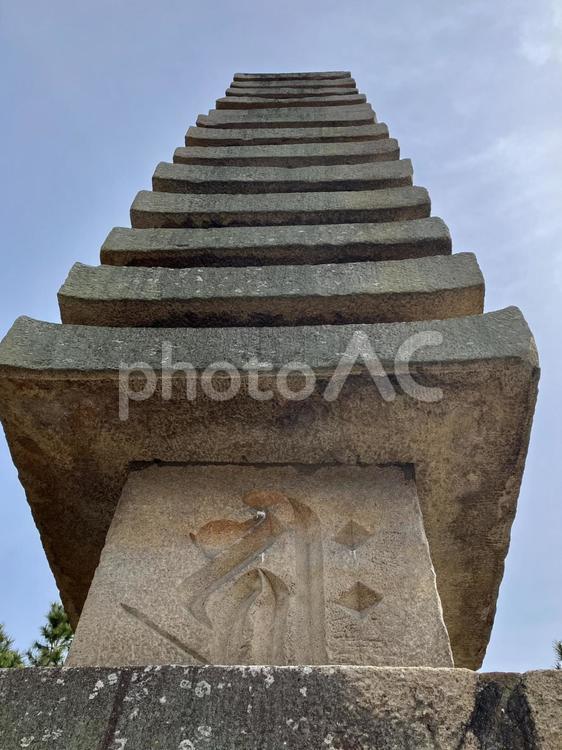 十三重石塔＠宇治川 十三重石塔,宇治,宇治川の写真素材