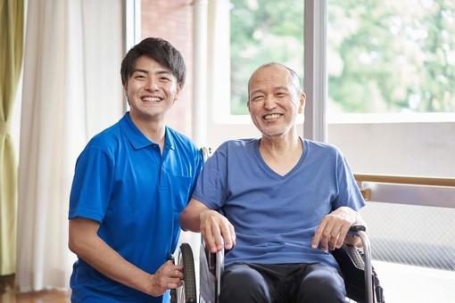 Wheelchair-riding elderly and caregivers, les personnes âgées, infirmières, un homme, JPG