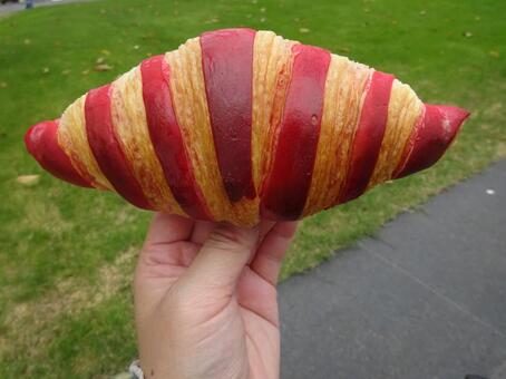 フランボワーズのクロワッサン フランボワーズのクロワッサン,クロワッサン,オシャレの写真素材