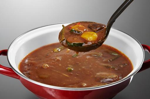 カレーをおたまですくう様子 カレーをおたまですくう様子 カレー,おたま,すくうの写真素材