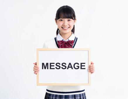 「メッセージ」と書いたボードをもつ若者 「メッセージ」と書いたボードをもつ若者の写真