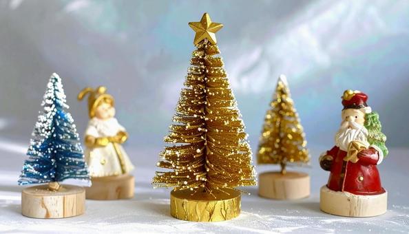 クリスマスツリーの置物金色 クリスマスツリーの置物金色の写真
