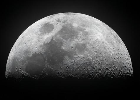 上弦の月(月齢7) 上弦の月(月齢7) 月,上弦の月,宇宙の写真素材