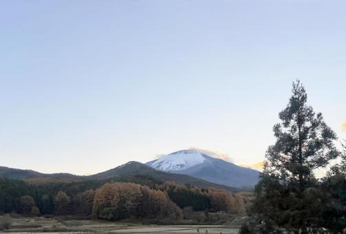 岩手山の冠雪 岩手山,岩手富士,初冠雪の写真素材