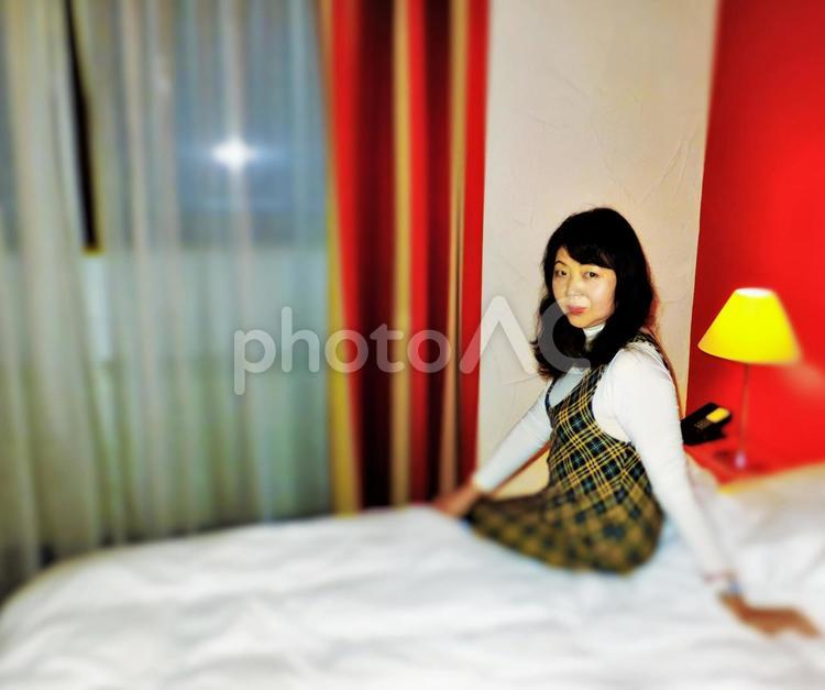 クリスマスの訪問11 女性,ベッド,休憩の写真素材
