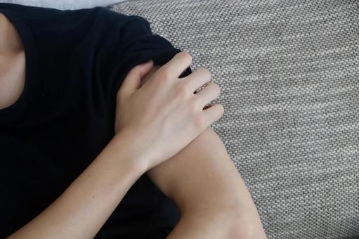 腕に触れる男性 掻く,痒い,男性の写真素材