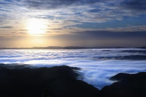 日の出と雲海 雲海,うんかい,ウンカイの写真素材