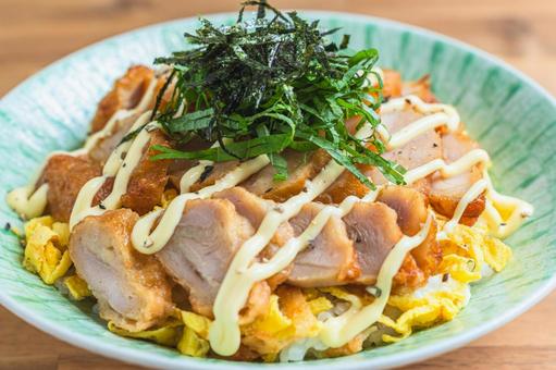 からマヨ丼 からマヨ丼 からマヨ丼,鶏のから揚げ,鶏肉の写真素材
