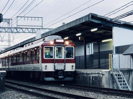 平城駅に停車する近鉄京都線普通新田辺行2 平城駅に停車する近鉄京都線普通新田辺行2 近鉄電車,近鉄京都線,近鉄の写真素材