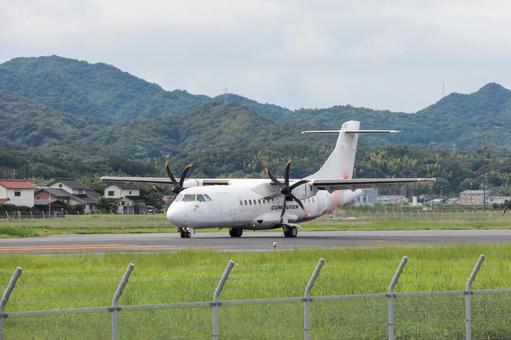 出雲空港の穏やかな午後の雰囲気 出雲空港の穏やかな午後の雰囲気 飛行機,航空機,旅客機の写真素材