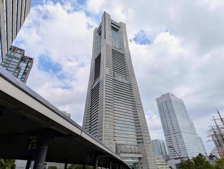 横浜ランドマークタワーと周辺ビル 横浜ランドマークタワーと周辺ビル 横浜,ランドマークタワー,ビルの写真素材