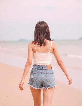 浜辺の少女 浜辺の少女の写真