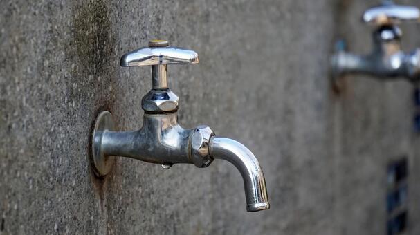 公園の水道の蛇口 蛇口,水道,水の写真素材