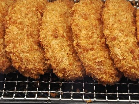 スーパーの揚げたてコロッケ スーパーの揚げたてコロッケの写真
