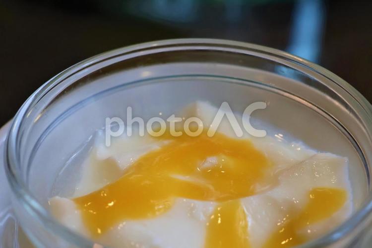 中華料理店のランチのデザートの杏仁豆腐 背景,杏仁豆腐,デザートの写真素材