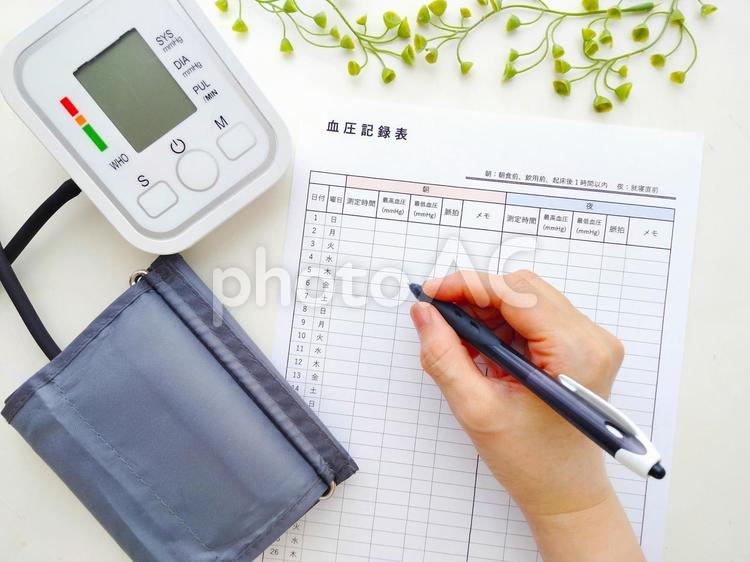血圧計と血圧表 血圧,血圧測定器,血圧測定の写真素材