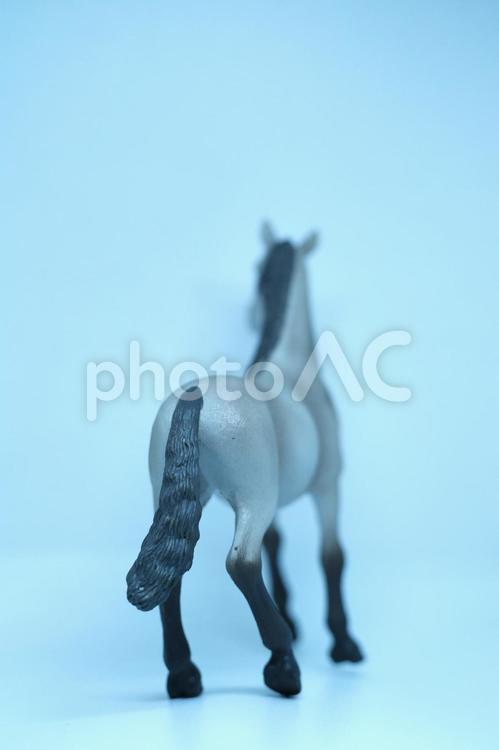シュライヒ　哀愁の漂う馬のフィギュアの後ろ姿 シュライヒ,シュライヒフィギュア,馬の写真素材