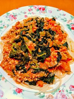 鶏ひき肉とバジルとトマトのスパゲッティ 鶏ひき肉とバジルとトマトのスパゲッティ 鶏ひき肉とバジルとトマトのスパ,バジルとトマトのスパゲッティ,スパゲッティの写真素材