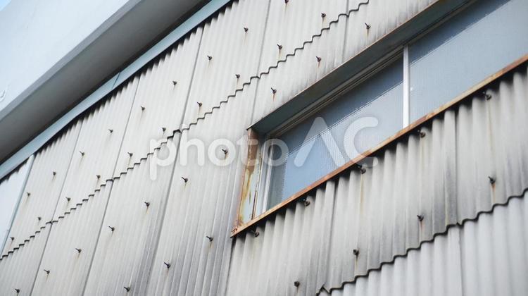 錆びたプレハブの窓枠 窓,錆び,プレハブの写真素材