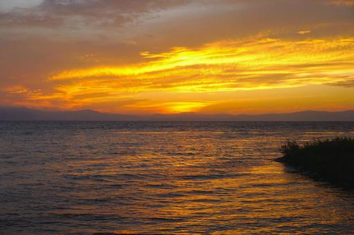 夕焼け空 さいかち浜水泳場にて 琵琶湖② 夕焼け空 さいかち浜水泳場にて 琵琶湖② 夕焼け,夕焼け空,日没の写真素材