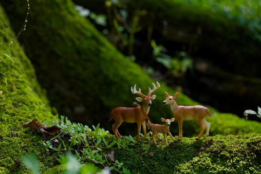 鹿のフィギュア 鹿のフィギュア,鹿,フィギュアの写真素材
