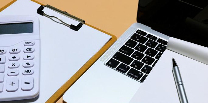デスクワーク 書類作成 ビジネスアイテム デスクワーク 書類作成 ビジネスアイテム オフィスワーク,デスクワーク,ビジネスアイテムの写真素材