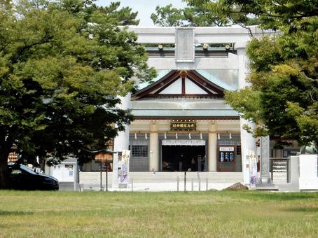 【風景写真】廣島護国神社の風景 廣島護国神社,護国神社,社殿の写真素材