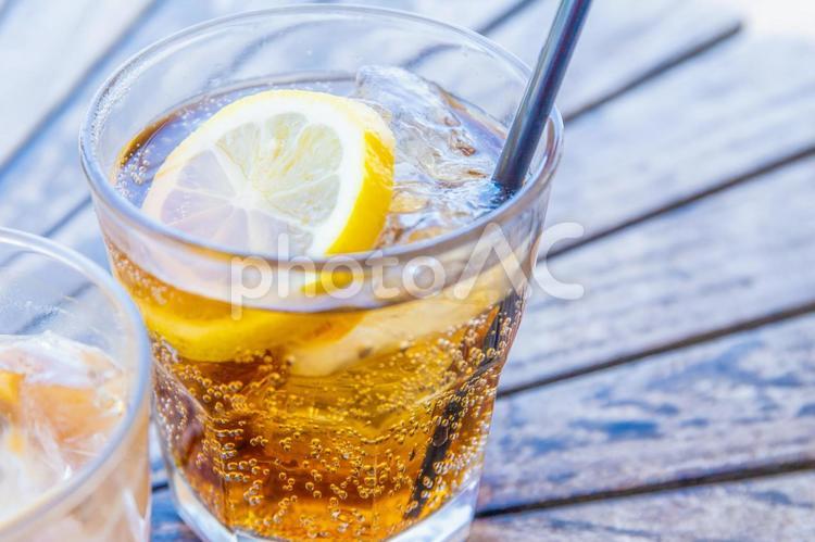 レモンが浮かぶアイスティー テラス,カフェ,食事の写真素材