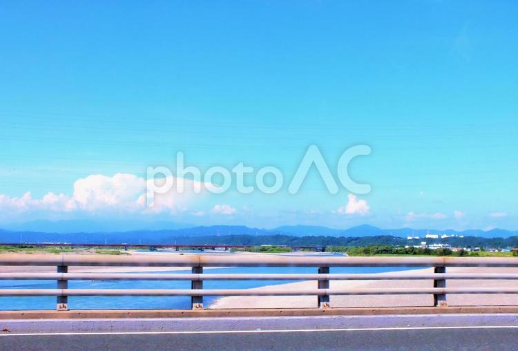天竜川の上流の風景 川,橋,夏の川の写真素材