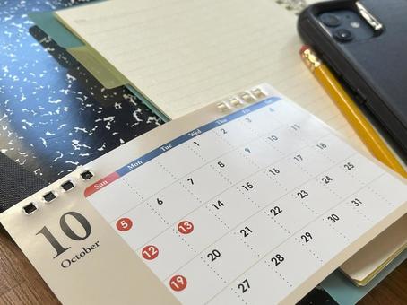 10月カレンダーイメージ。会議に挑む 10月カレンダーイメージ。会議に挑む 10月,カレンダー,オフィスイメージの写真素材