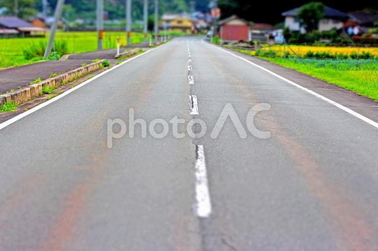 道（アスファルトの舗装道路） 道,道路,車道の写真素材