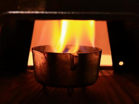 燃える料理用固形燃料 火,燃料,鍋の写真素材