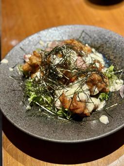 和風仕立てのチキン南蛮風唐揚げ皿 和風仕立てのチキン南蛮風唐揚げ皿 南蛮風チキン,鶏の唐揚げ,タルタルソースの写真素材