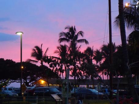 ピンクの夕焼け空（ハワイ）の写真