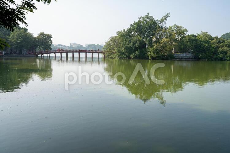 【ベトナム】ハノイの人気No.1の観光地、ホアンキエム湖 ベトナム,ハノイ,旧市街の写真素材