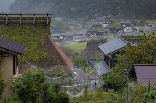 雨の美山茅葺の里 風景,景色,自然の写真素材