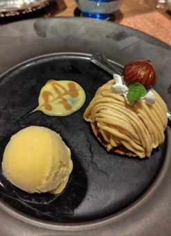 デザートプレート モンブラン,ケーキ,栗の写真素材