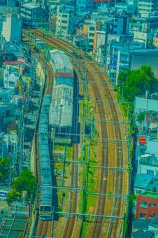 街中の鉄道と高架線 街中の鉄道と高架線の写真
