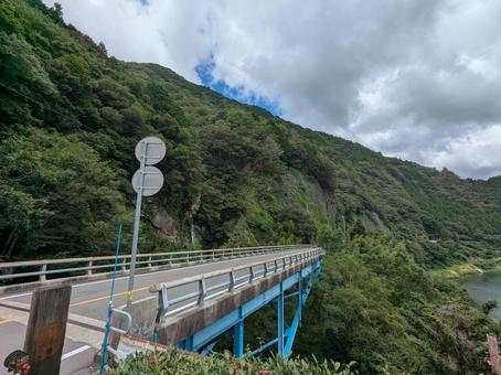 鷲ノ巣橋を望む 鷲ノ巣橋を望むの写真
