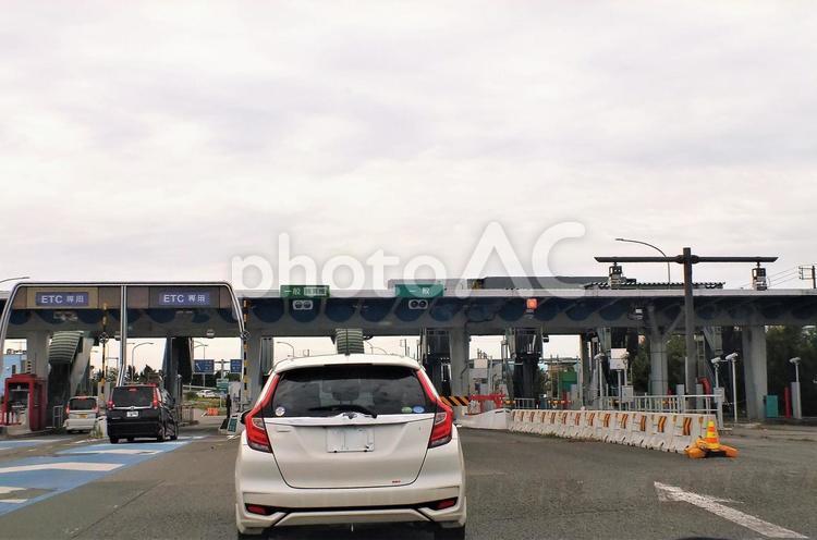 高速道路料金所　渋滞中　長い列の一般車両 高速道路,出口,料金所の写真素材
