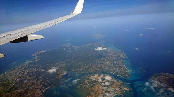 沖縄本島の海と街並みを望む空撮 2017 沖縄本島の海と街並みを望む空撮 2017 沖縄,街並み,空撮の写真素材