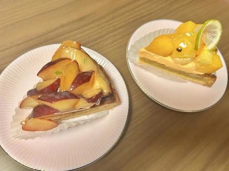 プラムとトロピカルフルーツのタルトケーキ プラムとトロピカルフルーツのタルトケーキ プラム,トロピカルフルーツ,パインの写真素材