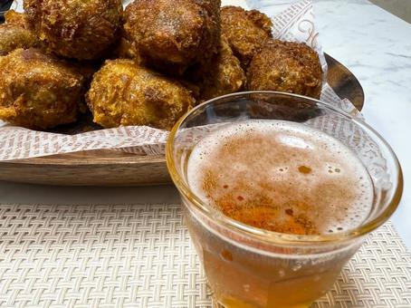 ビールとコロッケ ビール,コロッケ,手作りの写真素材