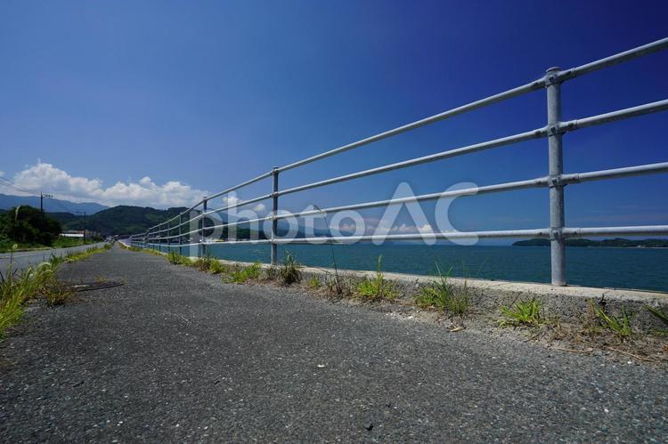 福岡　糸島海沿いのガードレール9 海,海辺,ガードレールの写真素材