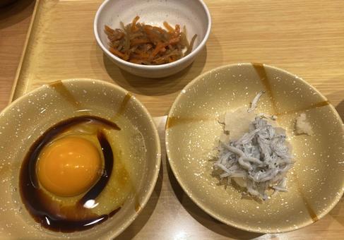 朝ごはん 生たまご しらすおろし 朝ごはん 生たまご しらすおろし 生たまご,しらすおろし,朝ごはんの写真素材