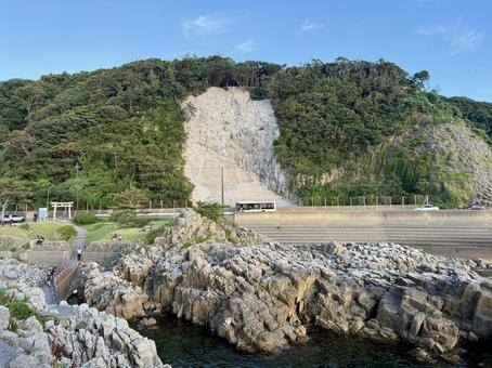 福井県鉾島 越前海岸の夕方の空 福井県鉾島 越前海岸の夕方の空 国道,断崖絶壁,水平線の写真素材