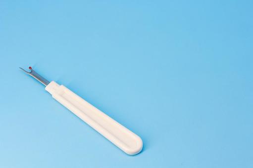 水色背景と裁縫道具のリッパー リッパー,裁縫,手芸の写真素材