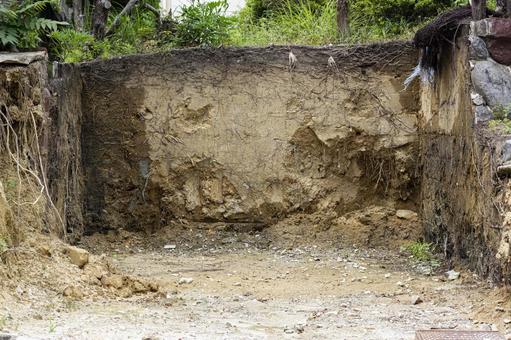 工事でむき出しになった地層 工事でむき出しになった地層 地層,崖,土の写真素材