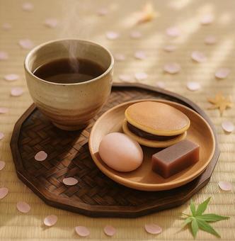 和菓子とほうじ茶のティータイムセット 和菓子とほうじ茶のティータイムセットの写真