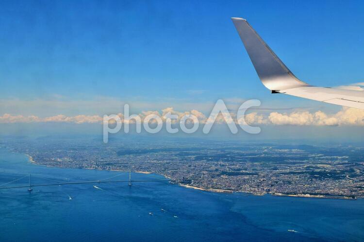 明石海峡大橋、飛行機、尾翼、上空撮影 橋,明石海峡大橋,上空の写真素材